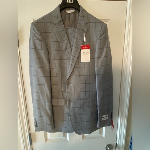 Brand new suit!!! - Picture 1 of 2